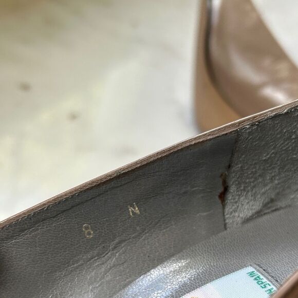 Vintage Liz Claiborne Classic Women's medium tan Heels - Picture 7 of 8